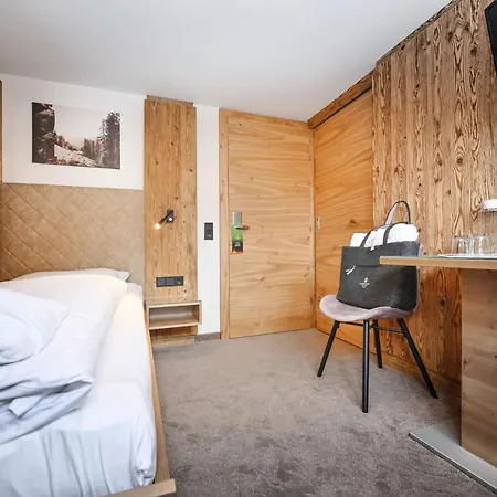 Alpenfeuer Montafon 酒店 3*