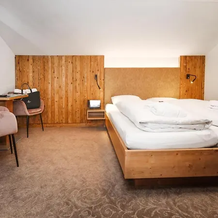 Alpenfeuer Montafon 酒店 圣加伦基希